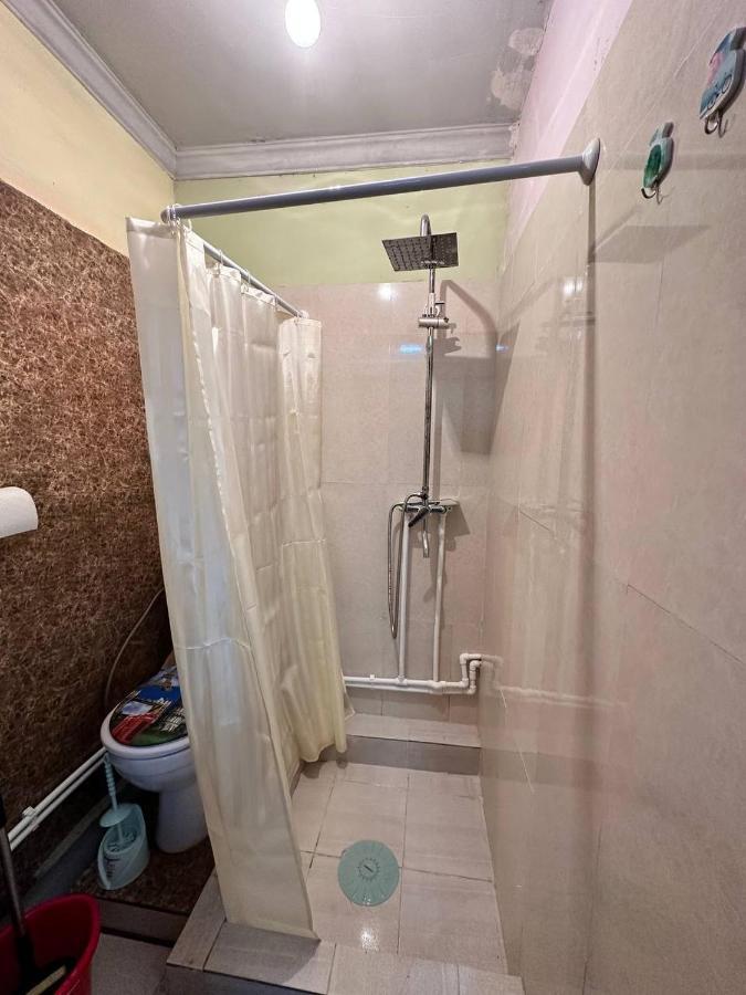 Appartamento Vahe'S Family Guests House Erevan Esterno foto