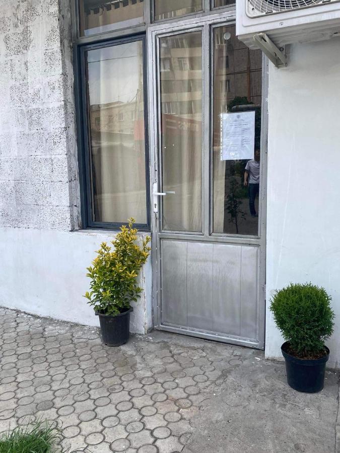Appartamento Vahe'S Family Guests House Erevan Esterno foto